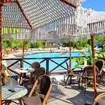 Mobil 6 Pers - Terrasse - Confort - Api-1-52-1615 Campsite Mezos